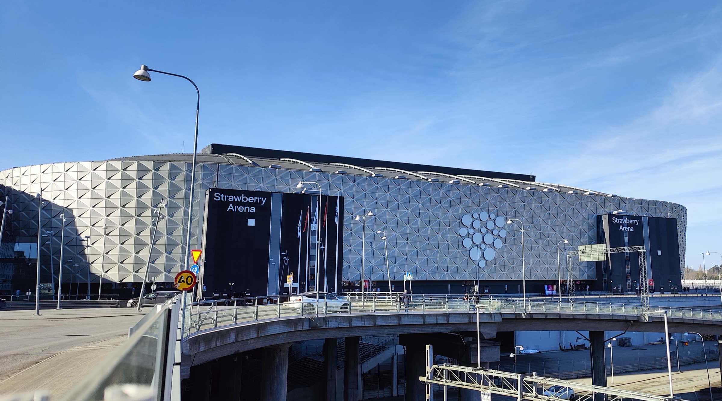 Strawberry Arena i Arenastaden, Solna, sedd från Signalbron