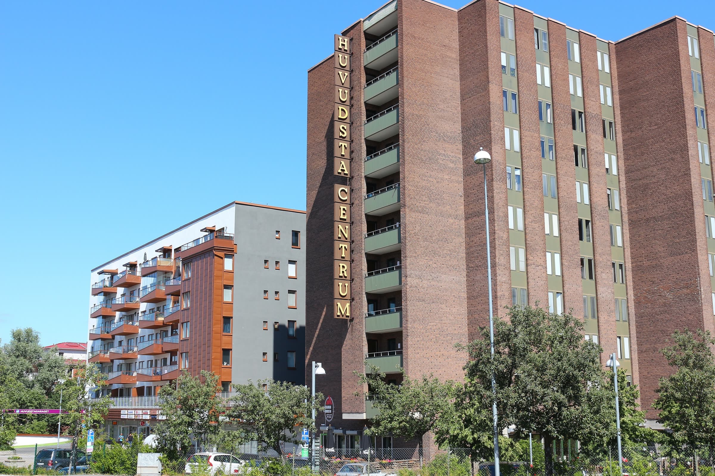 Bostadshus vid Huvudsta centrum i Solna