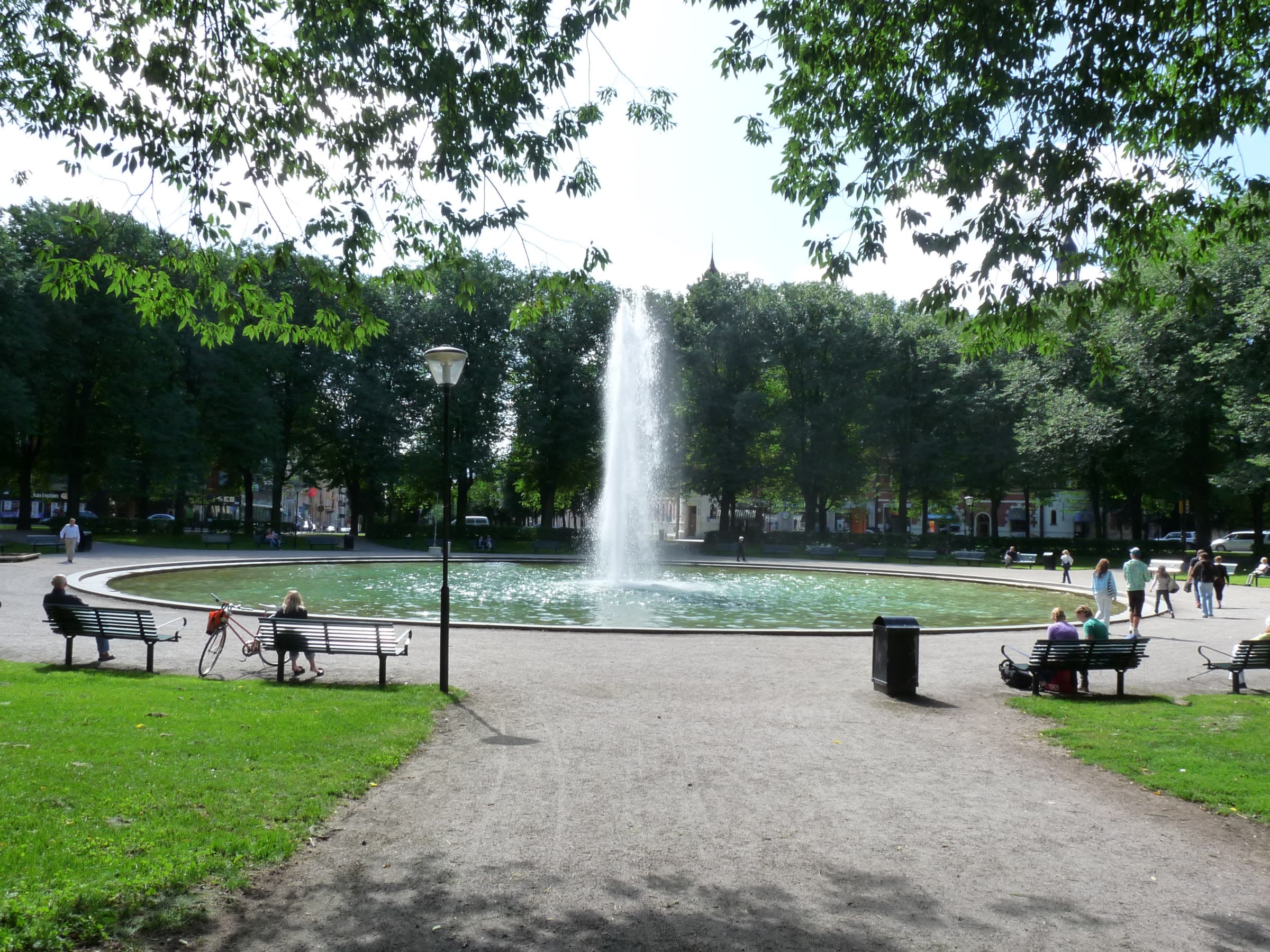 Fontänen på Karlaplan på Östermalm en sommardag