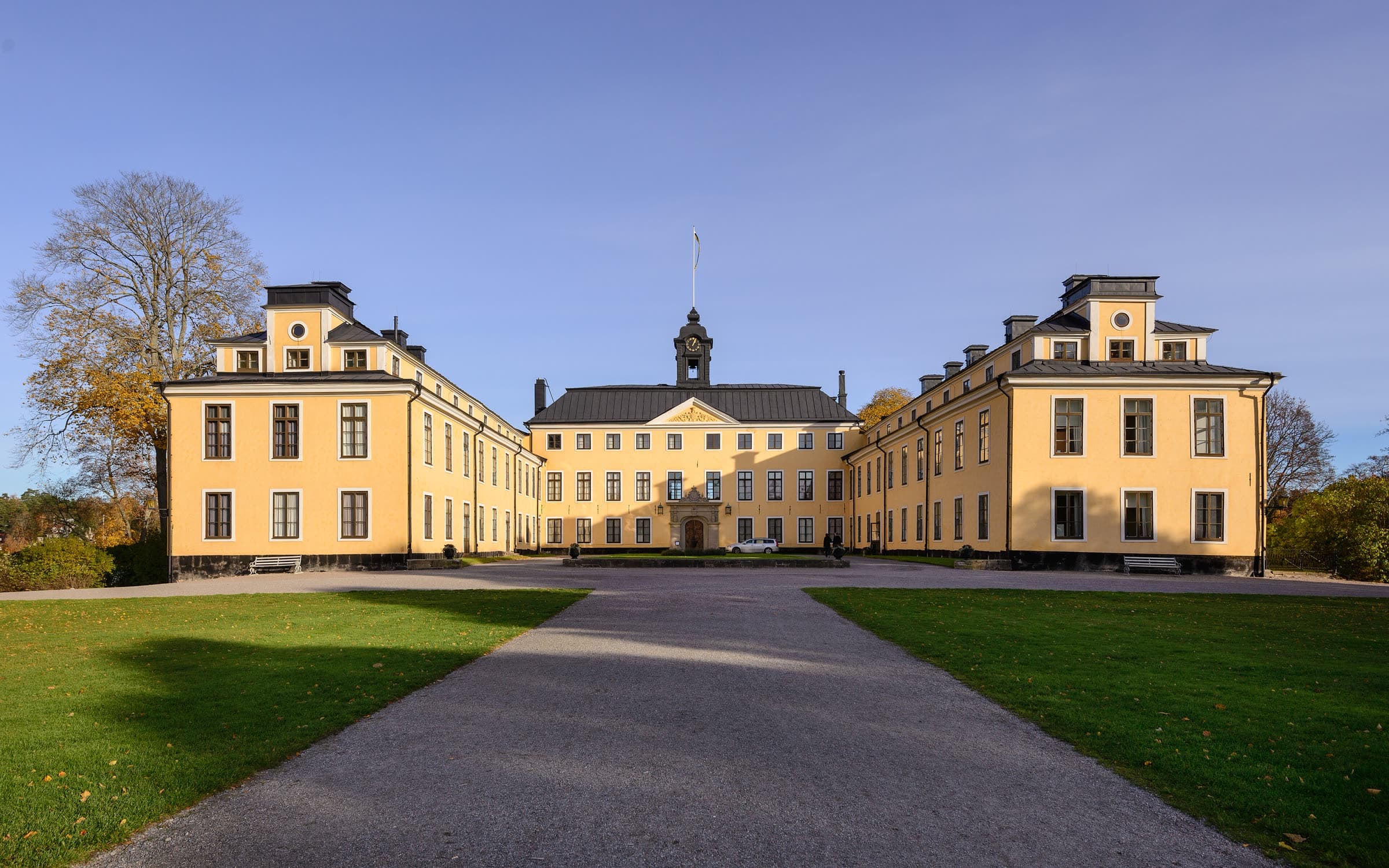 Ulriksdals slott med park, nära Järvastaden i Solna